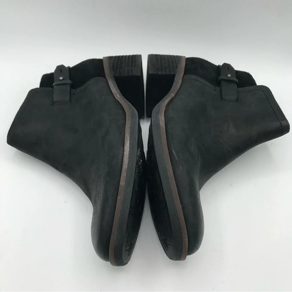 NWOB KORKS Kork-Ease Sonya Black‎ Leather Ankle Booties Sz 7 Zipper Distressed